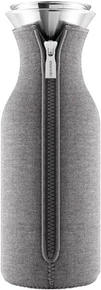 B&S Fridge Carafe 1.0L with Neoprene Zip Cover – Porcelain Blue – Glass Water Pitcher with Stainless Steel Lid – Ideal for Cold Beverages – Stylish & Durable Kitchen Accessory (Dark grey woven)