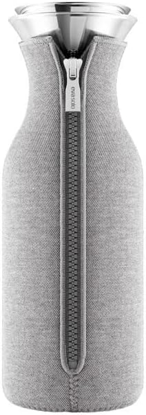 B&S Fridge Carafe 1.0L with Neoprene Zip Cover – Porcelain Blue – Glass Water Pitcher with Stainless Steel Lid – Ideal for Cold Beverages – Stylish & Durable Kitchen Accessory (Light grey woven)